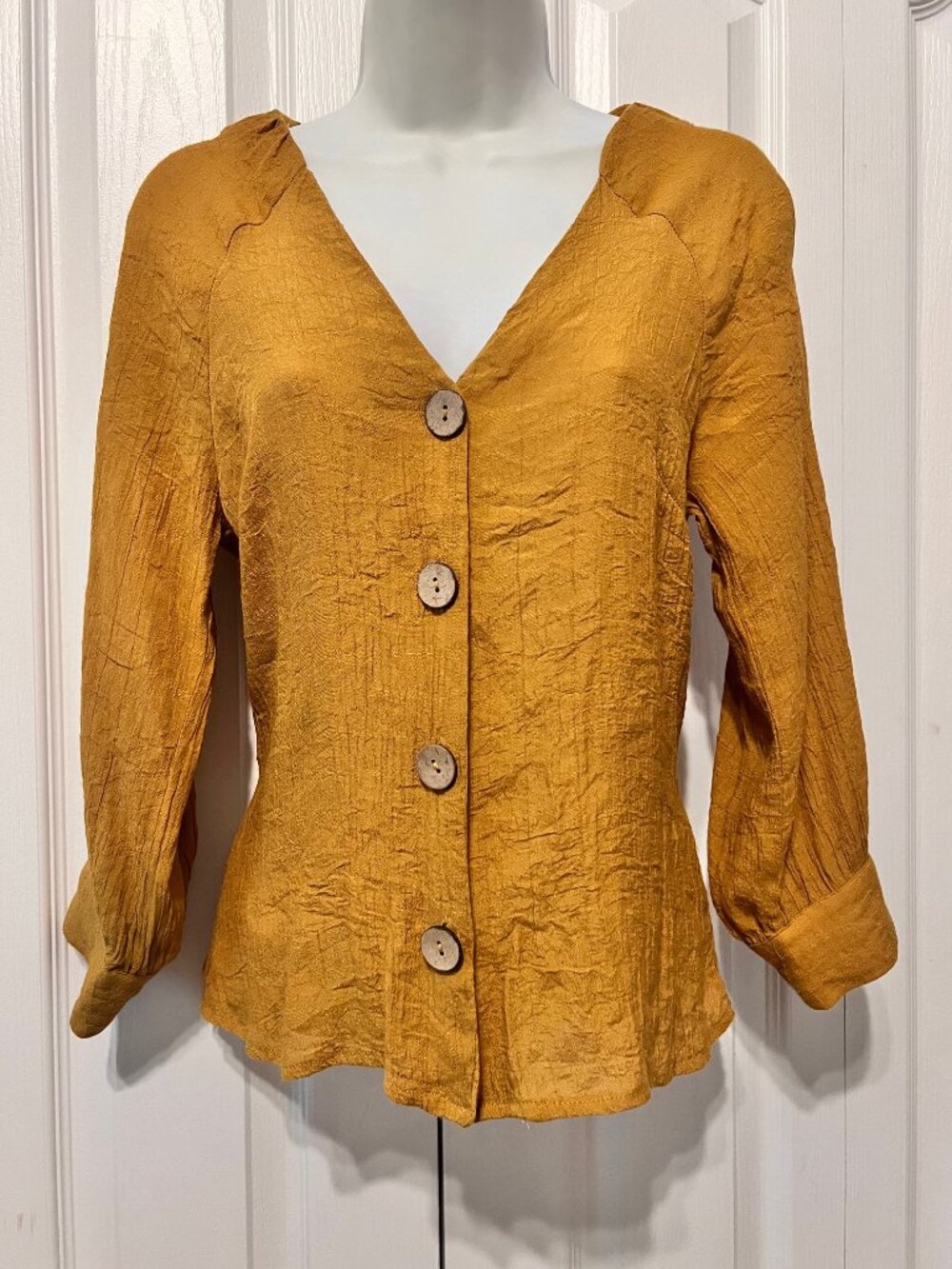 OLM-Women's Gold Long Sleeve Button Up Blouse-Small-Lightweight-Stretch- - Picture 2 of 14